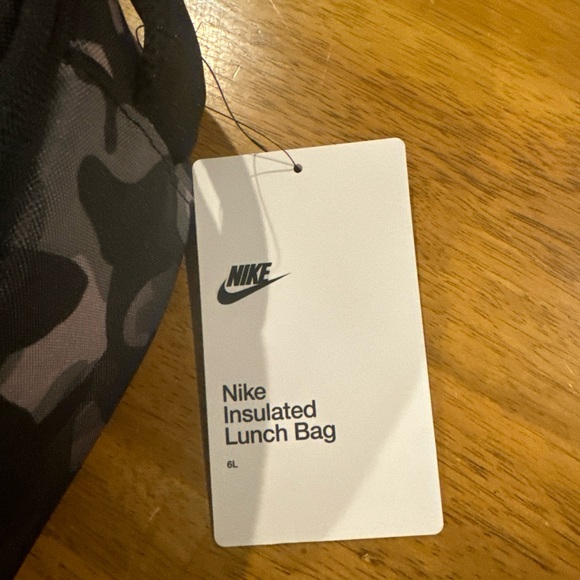 Nike Insulated Lunch Bag 6L 11x8x5 Nike Logo Grey Camo With ID Card Insert NWT - Picture 2 of 8